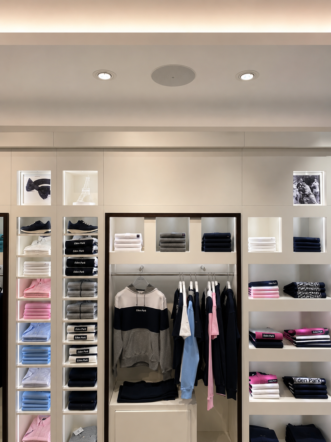 Enceinte encastrée au plafond installée par BE SMARTHOME (BSH) pour la sonorisation de la boutique Eden Park.